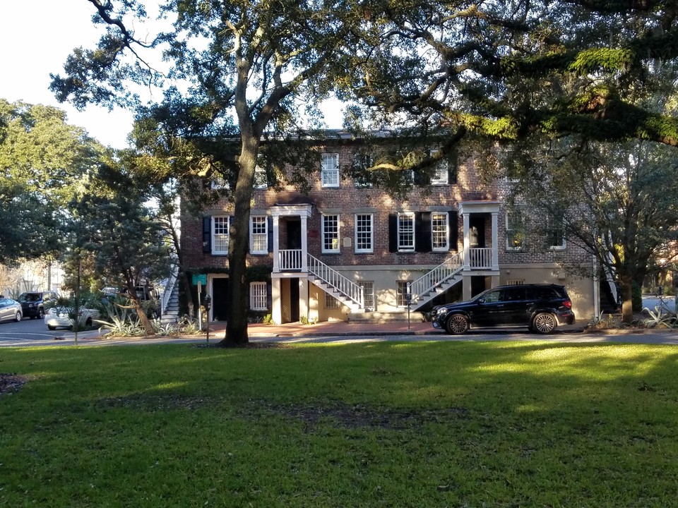 423 Barnard St in Savannah, GA - Building Photo