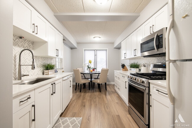 11110 E Cove Cir in Palos Hills, IL - Building Photo - Building Photo