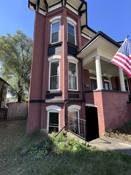 300 Douglas Ave in Elgin, IL - Building Photo