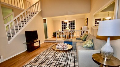 641 White Ct in Gurnee, IL - Building Photo - Building Photo