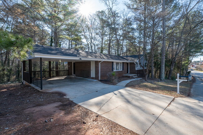 property at 465 N Hairston Rd