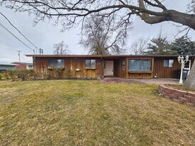 205 Daley Dr in Moses Lake, WA - Building Photo