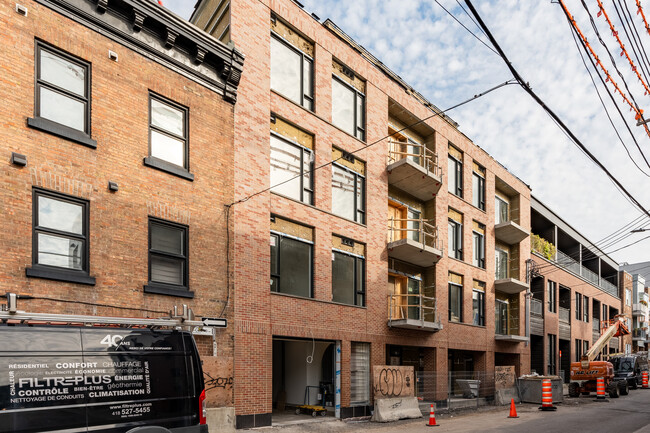 100 Christophe-Colomb Rue E in Québec, QC - Building Photo - Primary Photo