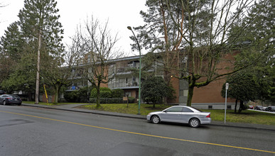 Salisbury Place in Burnaby, BC - Building Photo - Building Photo