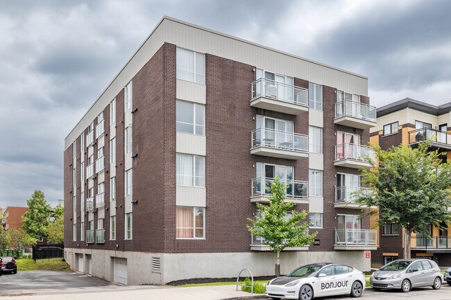 11895 Lachapelle Rue in Montréal, QC - Building Photo - Primary Photo