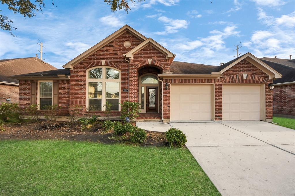 13617 Rainwater Dr in Pearland, TX - Building Photo