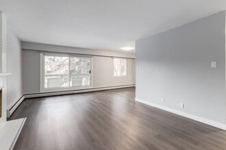 Glenmore Gardens Townhomes & Coachhomes in Calgary, AB - Building Photo - Building Photo