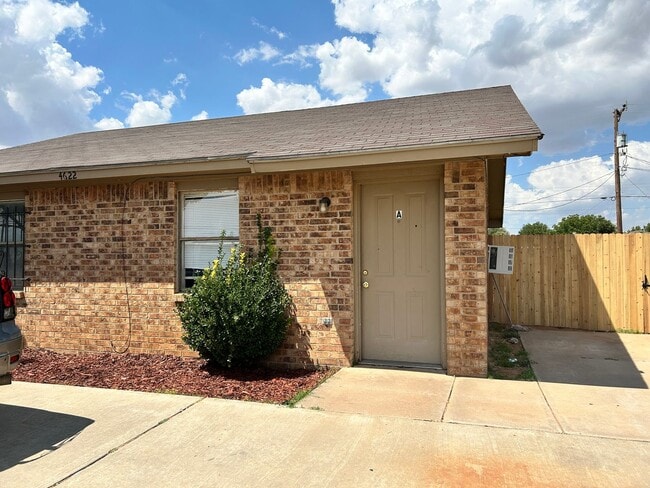 property at 4622 Erskine St