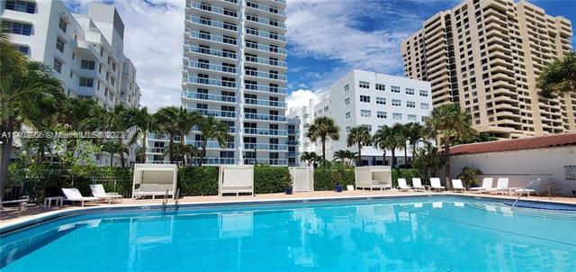 2457 Collins Ave, Unit 903 in Miami Beach, FL - Building Photo - Building Photo