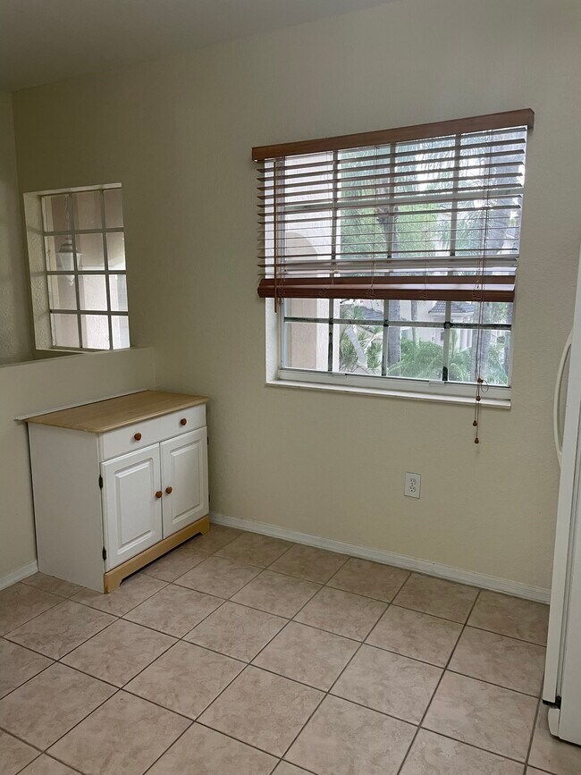 5630 NW 114th Path, Unit 207 in Doral, FL - Building Photo - Building Photo