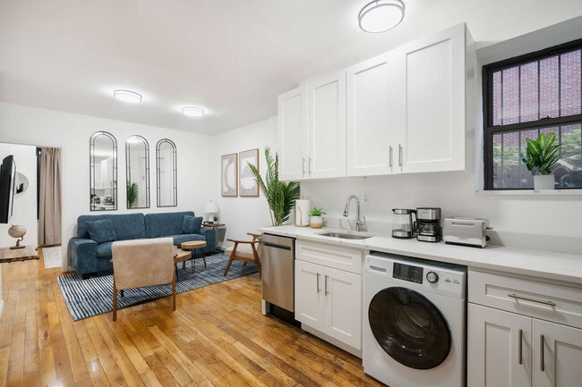 319 E 109th St in New York, NY - Building Photo - Building Photo