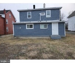 84 Carpenter St in Woodbury, NJ - Building Photo - Building Photo