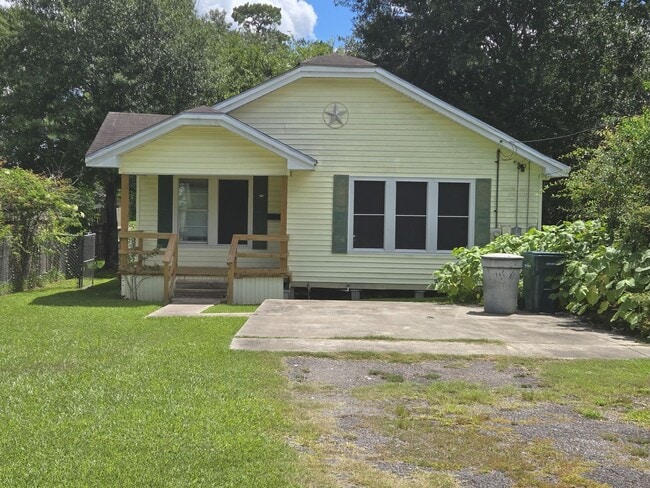 property at 458 Belvedere Dr