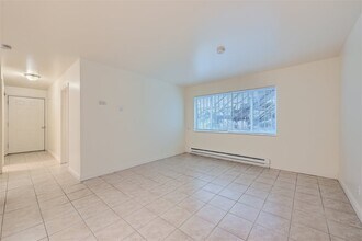 Pinnacle Apartments in Seattle, WA - Building Photo - Building Photo