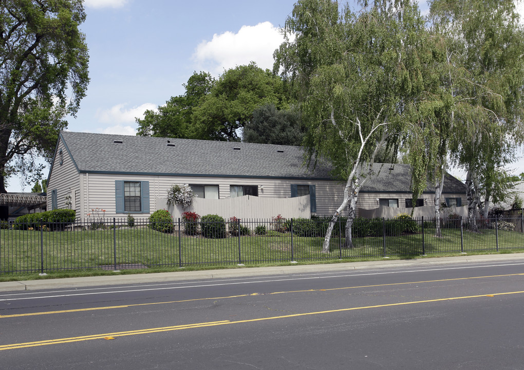 Hellenic Senior Center in Sacramento, CA - Foto de edificio