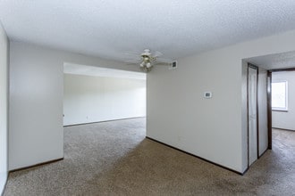 University Heights Apartments in Topeka, KS - Foto de edificio - Interior Photo