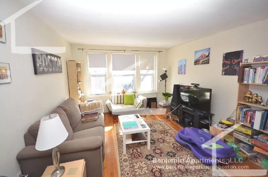 41 Lancaster Terrace in Brookline, MA - Building Photo