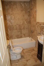 46 W Main St, Unit UNIT#4 in Rockaway, NJ - Foto de edificio - Building Photo