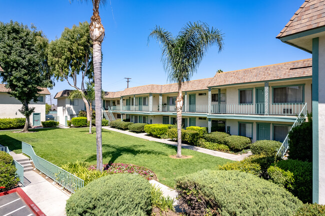 West Park Apartments in West Covina, CA - Building Photo - Building Photo