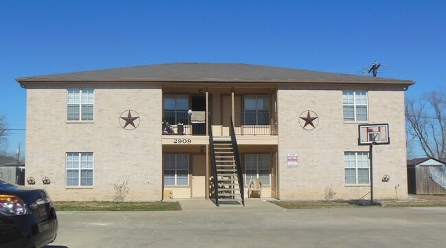 2808 Cantabrian Dr