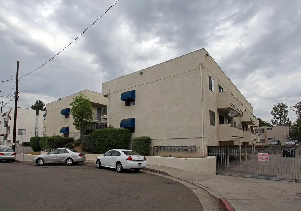 15635 Leadwell St in Van Nuys, CA - Building Photo