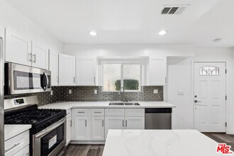 17610 Sherman Way in Los Angeles, CA - Building Photo - Building Photo