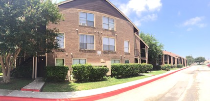 Briarbend Apartments in New Braunfels, TX - Building Photo - Building Photo