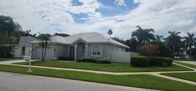 6328 Hatteras Club Dr in Greenacres, FL - Building Photo - Building Photo