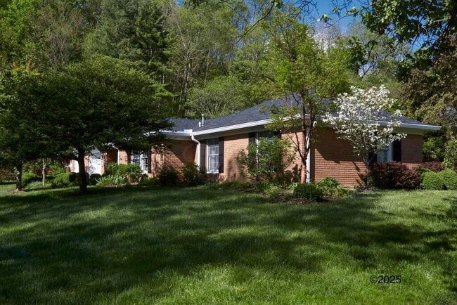 532 W Broadway in Granville, OH - Building Photo - Building Photo