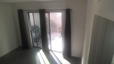 223 Dougram Ave in Las Vegas, NV - Building Photo - Building Photo