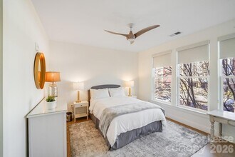 3000 South Blvd, Unit 304 in Charlotte, NC - Foto de edificio - Building Photo