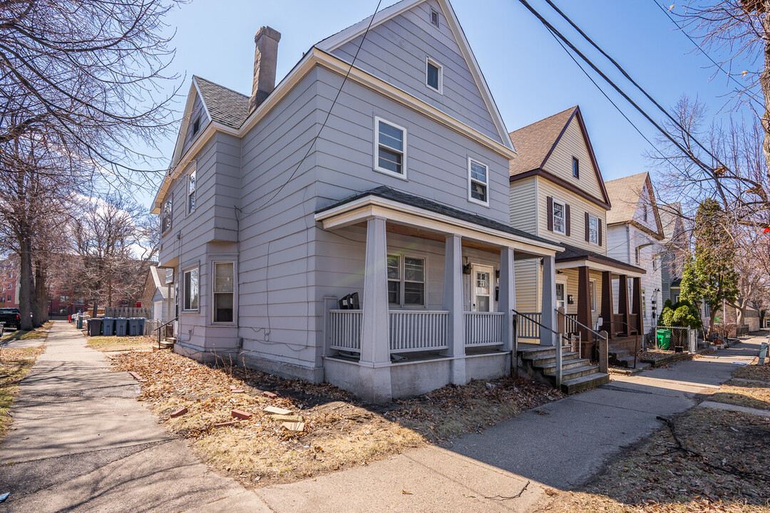 306 12th Ave NE in Minneapolis, MN - Building Photo