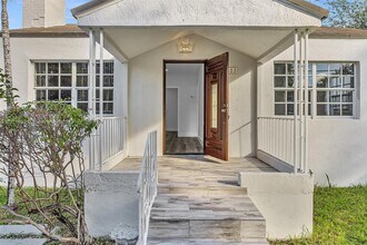 1623 NW 16th Terrace-Unit -1 in Miami, FL - Building Photo - Building Photo