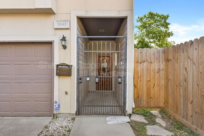 5343 Kiam St in Houston, TX - Building Photo - Building Photo