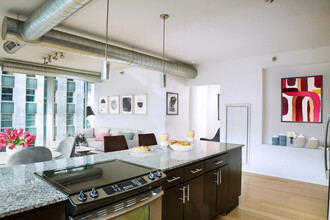 149 W Kinzie St, Unit 2111 in Chicago, IL - Building Photo - Building Photo