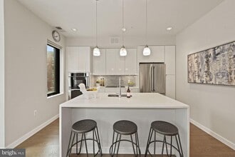 1405 W St NW, Unit 501 in Washington, DC - Building Photo - Building Photo