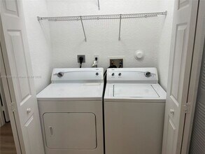 1370 W 30th St in Hialeah, FL - Building Photo - Building Photo