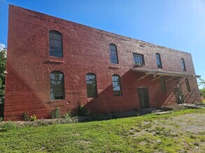1303 W College St in Springfield, MO - Building Photo - Building Photo