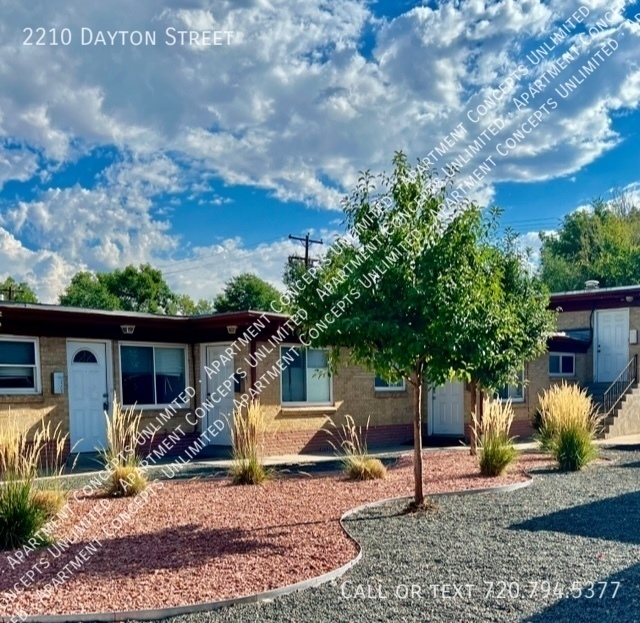 2210 Dayton St in Aurora, CO - Building Photo