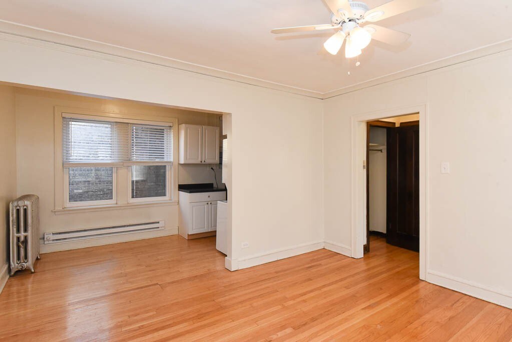 1421 W Hutchinson St, Unit J04P in Chicago, IL - Foto de edificio