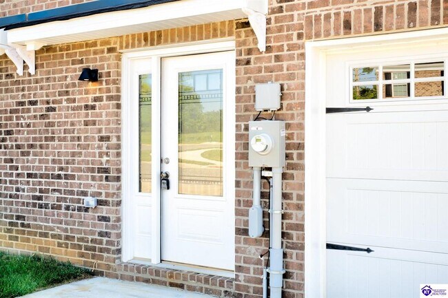 203 Dixon Cir in Vine Grove, KY - Building Photo - Building Photo