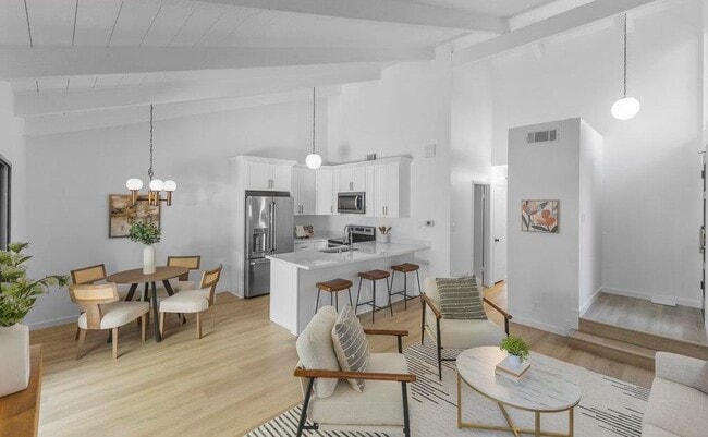 2408 Westcliffe Ln in Walnut Creek, CA - Foto de edificio - Building Photo