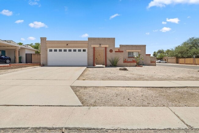 8326 E Calexico St in Tucson, AZ - Building Photo - Building Photo