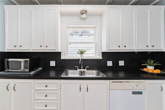 1411 Kipling St, Unit 2 in Houston, TX - Foto de edificio - Building Photo