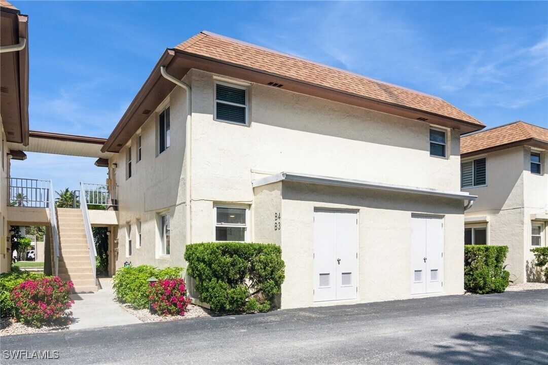 1155 Sandpiper St in Naples, FL - Building Photo