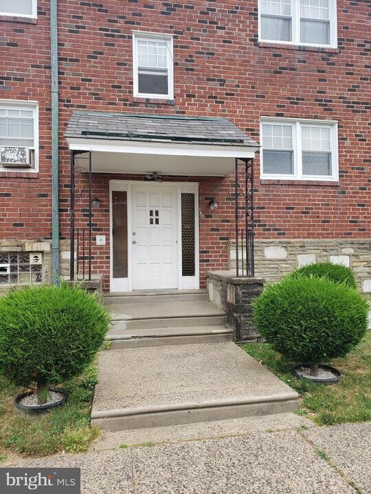 529 McKinley St in Philadelphia, PA - Building Photo