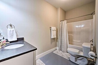 1117 Greenwood Alley in Bowling Green, KY - Building Photo - Interior Photo