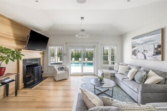 9 Jennifers Path in Westhampton Beach, NY - Building Photo - Building Photo