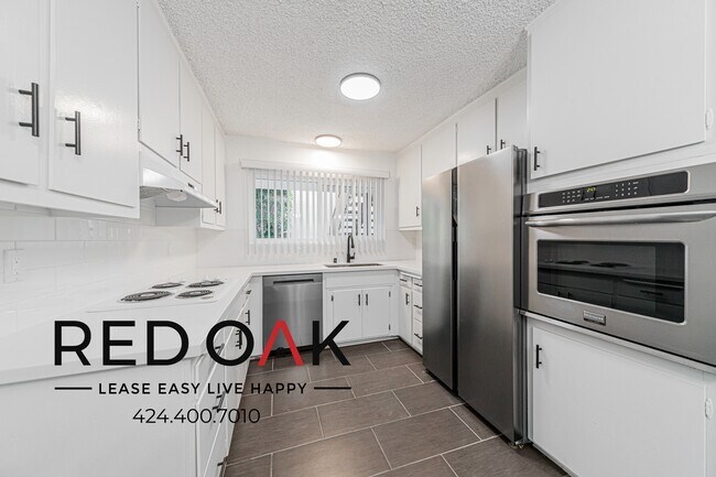 18545 Clark St, Unit 111 in Los Angeles, CA - Building Photo - Building Photo