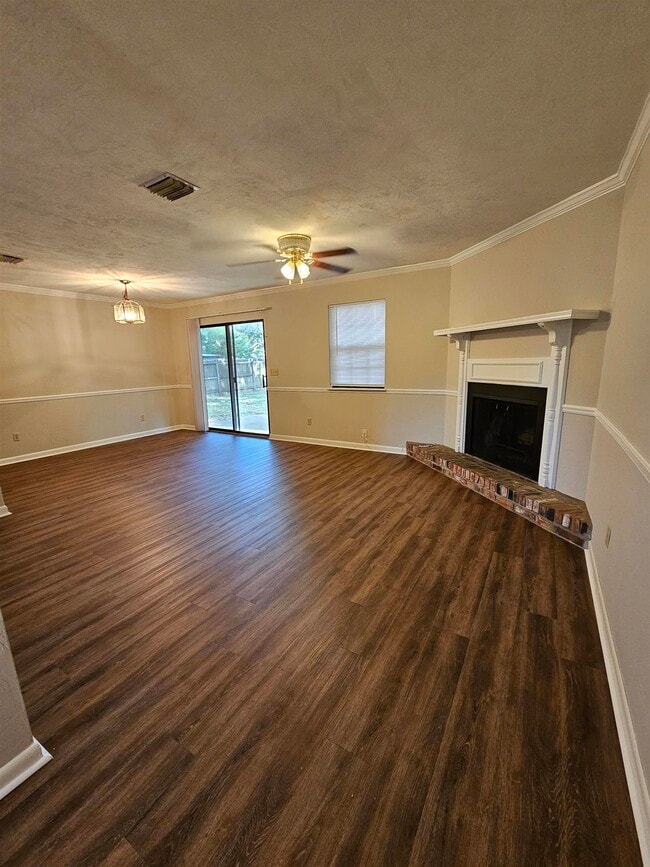 property at 2724 Whitney Dr N